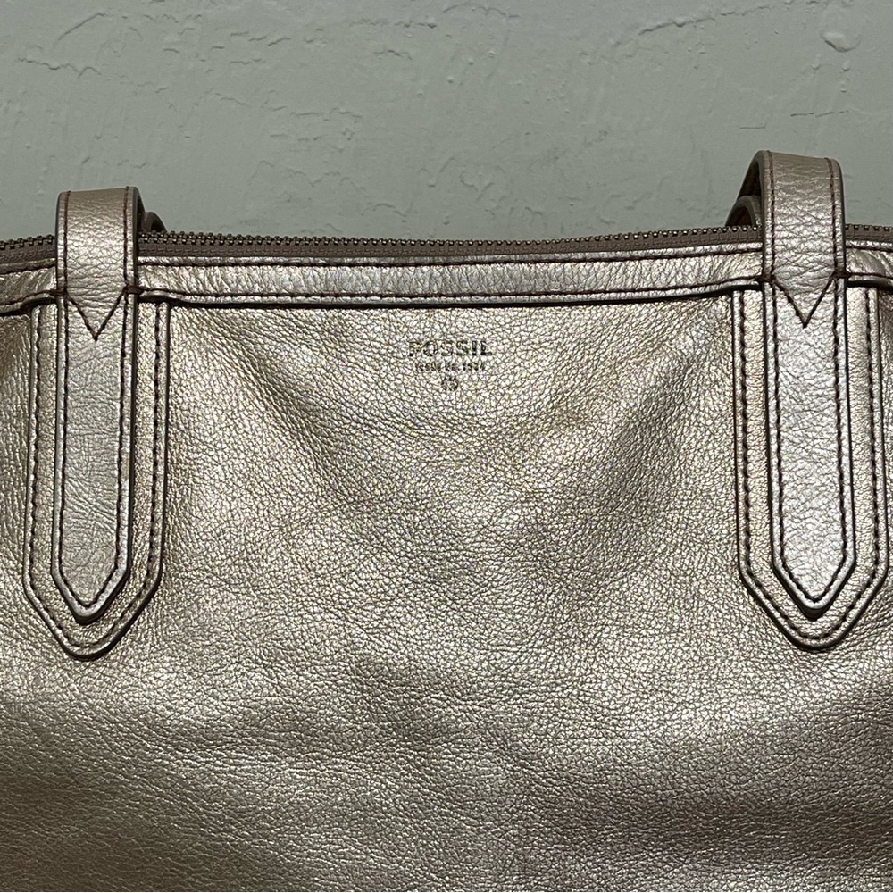 Fossil Sydney Shopper Tote Shoulder Bag Cowhide Leather Metallic Gold Zip Close - Picture 3 of 16